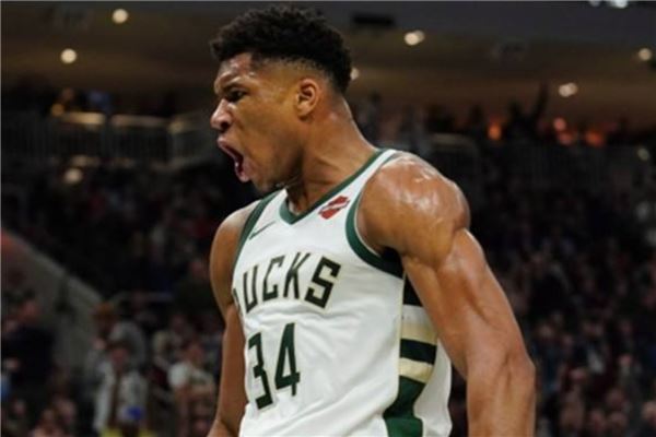 场热身赛中 场热身赛中