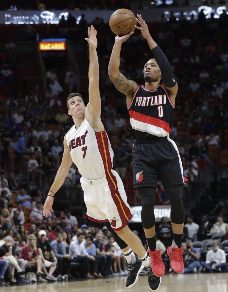 赖中场稳定 赖中场稳定